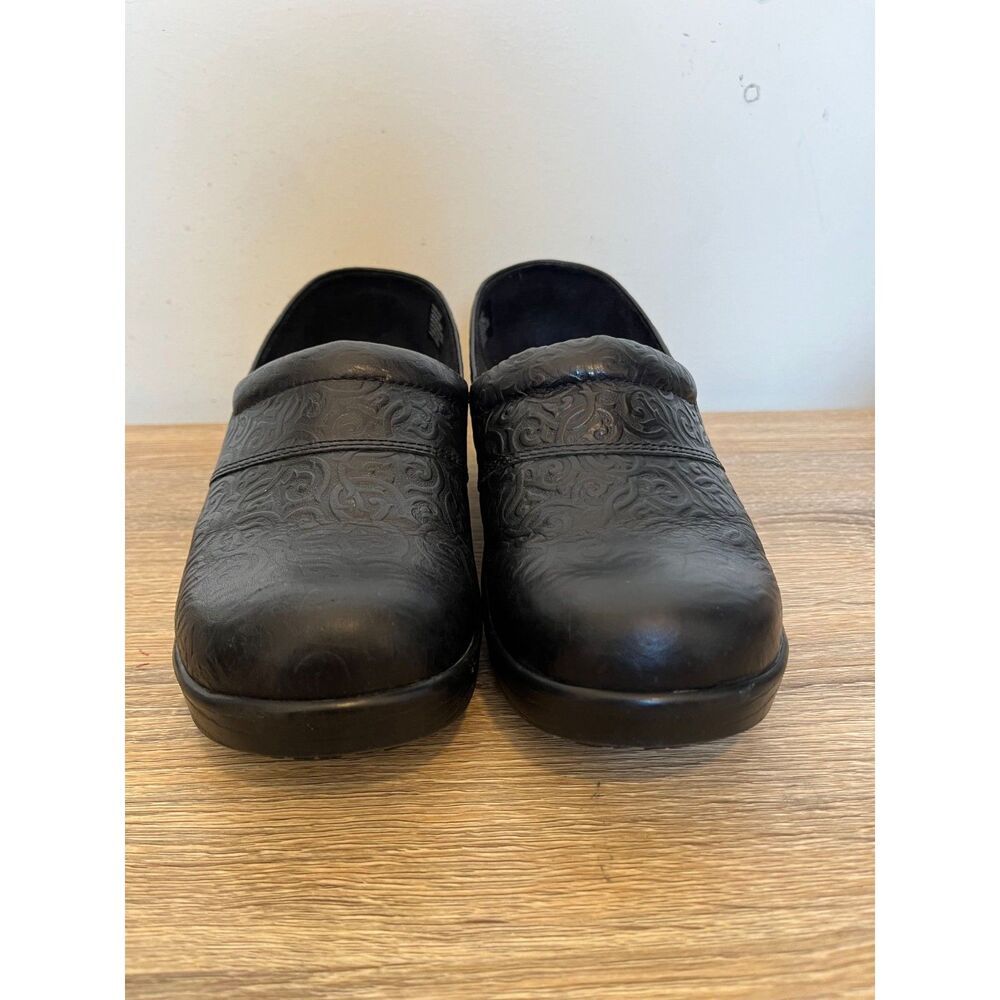 Abeo Bio System Womens Size 9 Shoes Black‎ Leather Floral Print Nursing Clogs - Picture 2 of 8